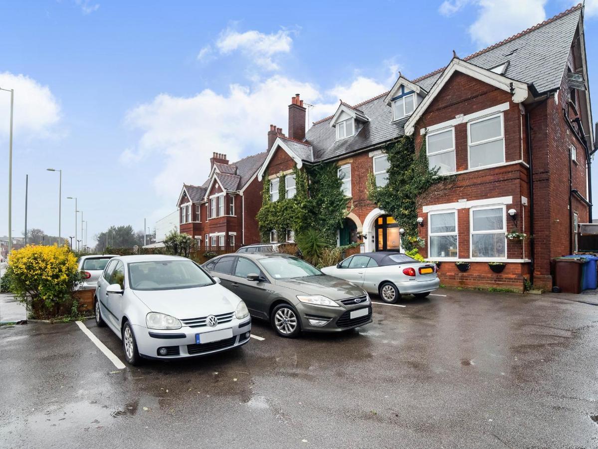 Airport Lodge Farnborough  Buitenkant foto